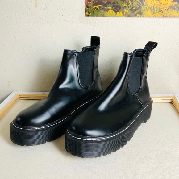 Black Platform Chelsea Boots - Picture 2 of 6